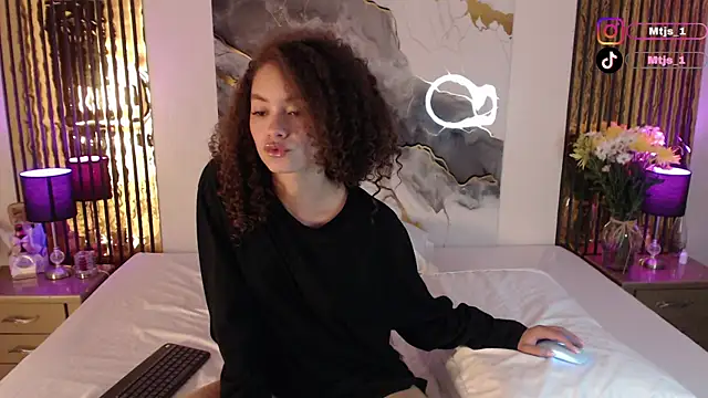 MiticaBrennet  online show from 15, 4, 2026