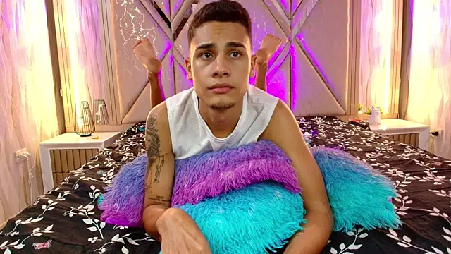 Snapshot of The_big_twink_x chatting on 16, 12, 2025 The big twink x online show from 16, 12, 2025