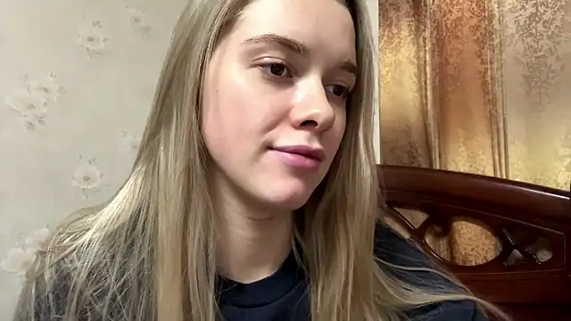 Snapshot of MichikoWienandt chatting on 1, 12, 2025 MichikoWienandt online show from 1, 12, 2025