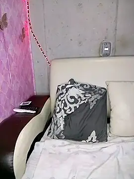 Snapshot of KiaracCastilo chatting on 4, 12, 2025 KiaracCastilo online show from 4, 12, 2025