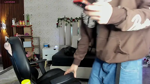 kaelwolf tay online show from 18, 2, 2026