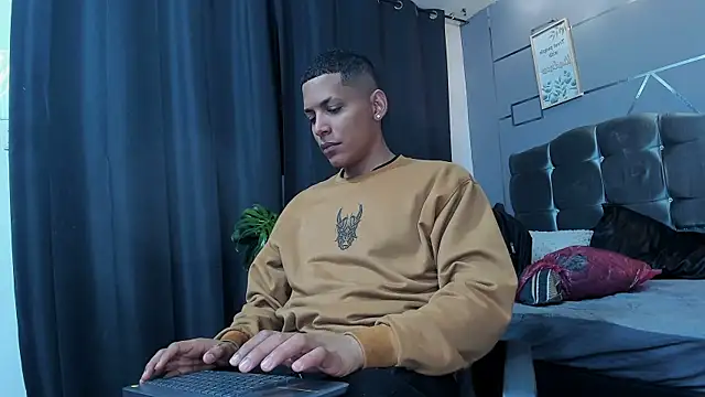 Snapshot of IAN_LEIN chatting on 14, 12, 2025 IAN LEIN online show from 14, 12, 2025