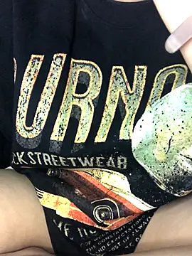 Snapshot of ArielMai chatting on 28, 11, 2025 ArielMai online show from 28, 11, 2025