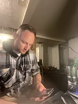 famous1tad online show from 12, 4, 2026