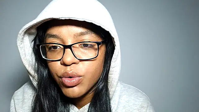 Snapshot of xoeewinters chatting on 5, 12, 2025 xoeewinters online show from 5, 12, 2025