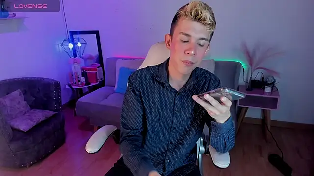 Juaan Diick online show from 4, 2, 2026