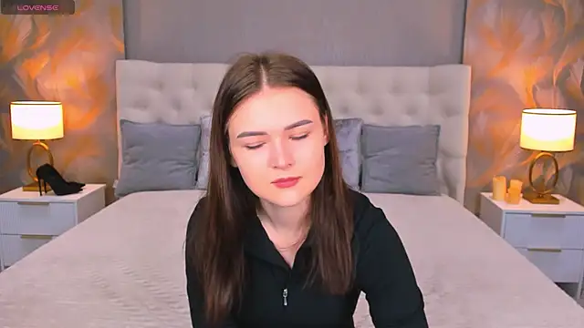 Snapshot of GLORIA_BLOOM chatting on 27, 11, 2025 GLORIA BLOOM online show from 27, 11, 2025