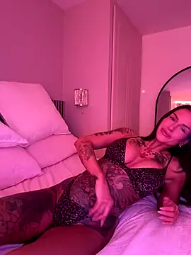 Snapshot of NikkiFoxx_13 chatting on 19, 12, 2025 NikkiFoxx 13 online show from 19, 12, 2025