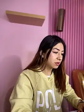 Snapshot of MaddieHunter chatting on 17, 12, 2025 MaddieHunter online show from 17, 12, 2025