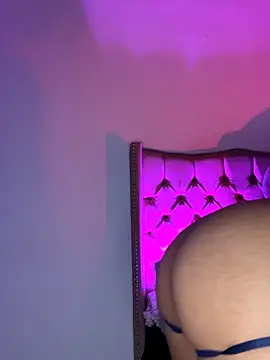 Snapshot of KarolRojas_22 chatting on 4, 12, 2025 KarolRojas 22 online show from 4, 12, 2025