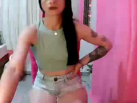 Snapshot of MissDominicc chatting on 14, 12, 2025 MissDominicc online show from 14, 12, 2025