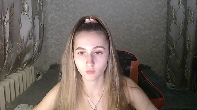 Snapshot of Ave_Costly chatting on 14, 12, 2025 Ave Costly online show from 14, 12, 2025