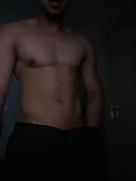 Snapshot of MoreninhoMagrinho chatting on 5, 12, 2025 MoreninhoMagrinho online show from 5, 12, 2025