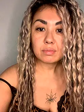 Snapshot of Tomiris87 chatting on 28, 11, 2025 Tomiris87 online show from 28, 11, 2025