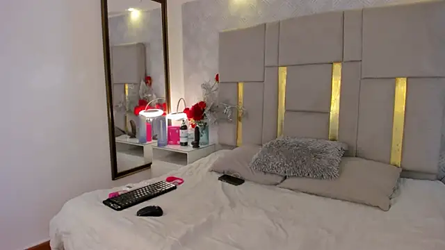 IsisBrown  online show from 21, 2, 2026