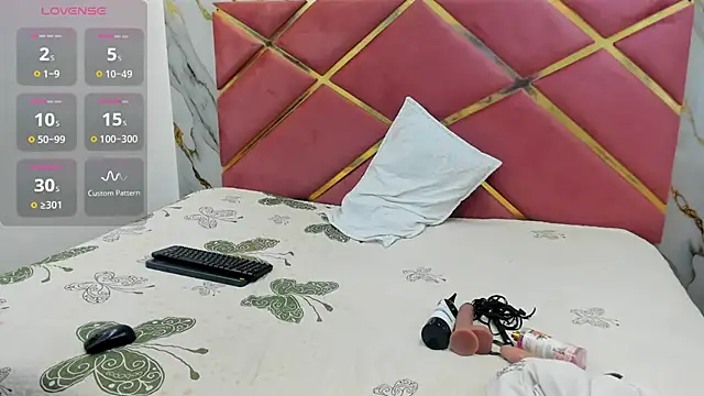 Snapshot of VALERIAQUEENTS__ chatting on 14, 1, 2026 VALERIAQUEENTS online show from 14, 1, 2026