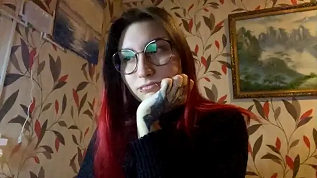 Snapshot of MangledShale chatting on 16, 12, 2025 MangledShale online show from 16, 12, 2025