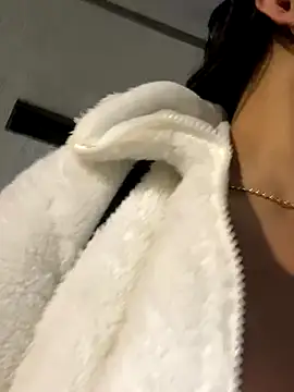 Snapshot of MelissaGill_ chatting on 4, 12, 2025 MelissaGill online show from 4, 12, 2025