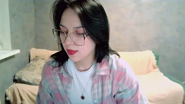 Snapshot of GlibRasher chatting on 1, 12, 2025 GlibRasher online show from 1, 12, 2025