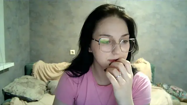 Snapshot of GlibRasher chatting on 3, 12, 2025 GlibRasher online show from 3, 12, 2025