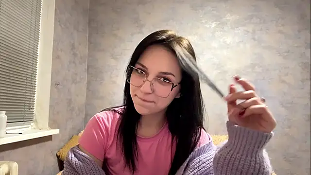 Snapshot of GlibRasher chatting on 13, 12, 2025 GlibRasher online show from 13, 12, 2025