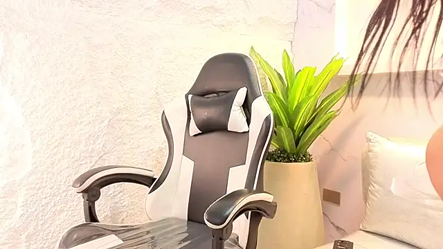 Snapshot of electra_wildtp chatting on 4, 12, 2025 electra wildtp online show from 4, 12, 2025