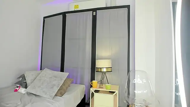 niicole steele  online show from 16, 4, 2026