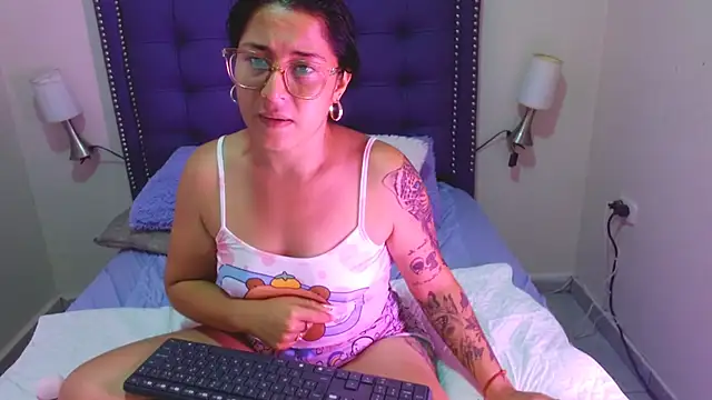 Snapshot of franysteell chatting on 2, 12, 2025 franysteell online show from 2, 12, 2025