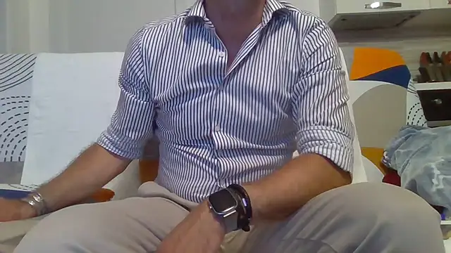 Snapshot of Eroshotlicker chatting on 8, 6, 2026 Eroshotlicker online show from 8, 6, 2026