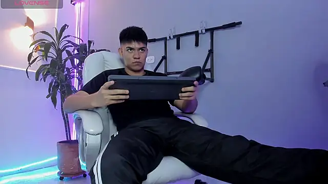 Snapshot of Paul_27_ chatting on 26, 11, 2025 Paul 27 online show from 26, 11, 2025