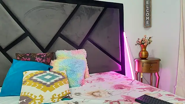 Snapshot of TashaNaughty4u chatting on 4, 12, 2025 TashaNaughty4u online show from 4, 12, 2025