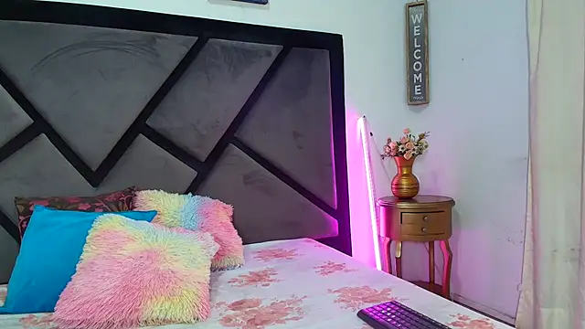 Snapshot of TashaNaughty4u chatting on 5, 12, 2025 TashaNaughty4u online show from 5, 12, 2025