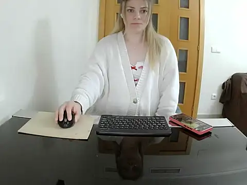 Snapshot of Adelyxveex chatting on 3, 12, 2025 Adelyxveex online show from 3, 12, 2025