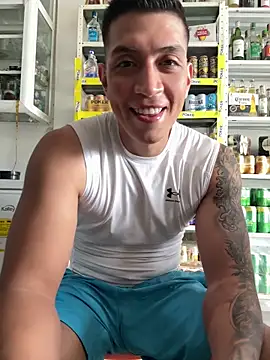 Snapshot of OliverWest04 chatting on 27, 11, 2025 OliverWest04 online show from 27, 11, 2025