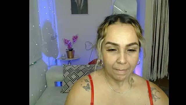 Snapshot of Aunty_milf chatting on 16, 6, 2026 Aunty milf online show from 16, 6, 2026