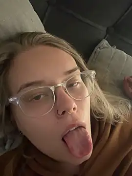 Snapshot of babyblue977 chatting on 23, 12, 2025 babyblue977 online show from 23, 12, 2025