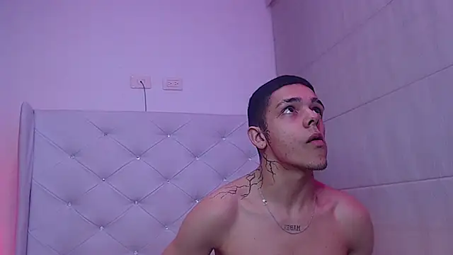 Snapshot of Noah_and_kim69 chatting on 1, 12, 2025 Noah and kim69 online show from 1, 12, 2025