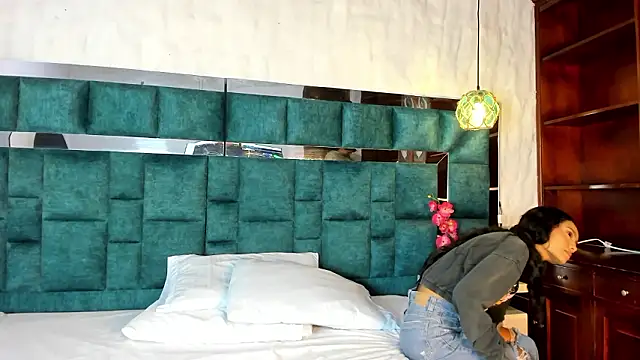  bonnyandclyde online show from 2, 2, 2026