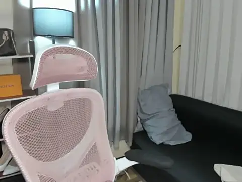 Snapshot of TsUncutMegan chatting on 15, 12, 2025 TsUncutMegan online show from 15, 12, 2025