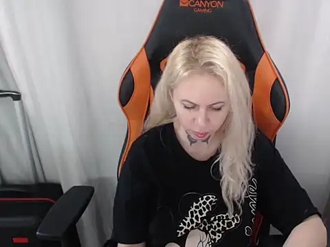 Snapshot of MissButterfly69 chatting on 29, 11, 2025 MissButterfly69 online show from 29, 11, 2025