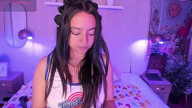 Snapshot of Laraa_Rouss_ chatting on 2, 12, 2025 Laraa Rouss online show from 2, 12, 2025