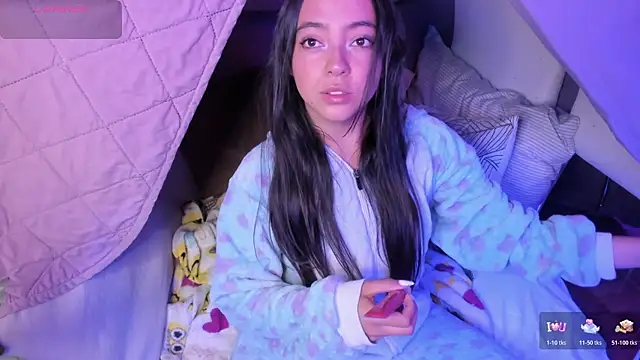 Snapshot of Laraa_Rouss_ chatting on 3, 12, 2025 Laraa Rouss online show from 3, 12, 2025