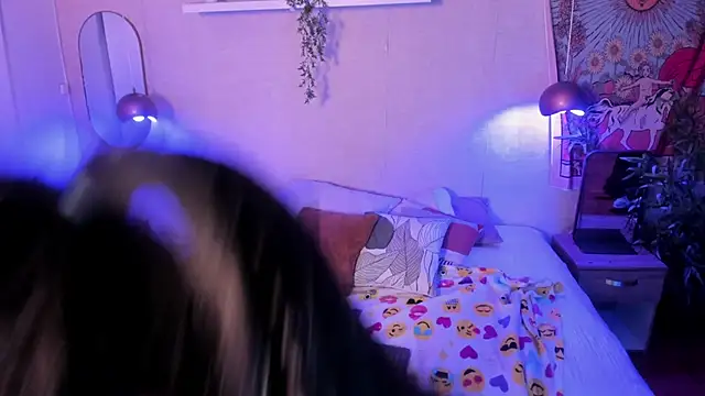 Snapshot of Laraa_Rouss_ chatting on 5, 12, 2025 Laraa Rouss online show from 5, 12, 2025