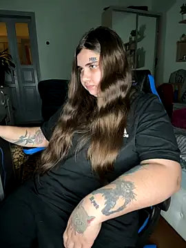 Snapshot of MariasV chatting on 4, 12, 2025 MariasV online show from 4, 12, 2025