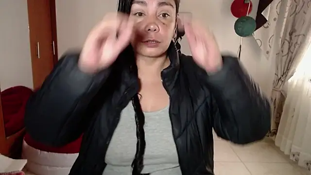 Snapshot of vivian-milf chatting on 4, 12, 2025 vivian-milf online show from 4, 12, 2025