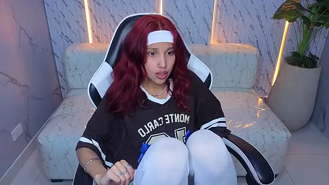 Snapshot of Saphire_Tx chatting on 14, 12, 2025 Saphire Tx online show from 14, 12, 2025