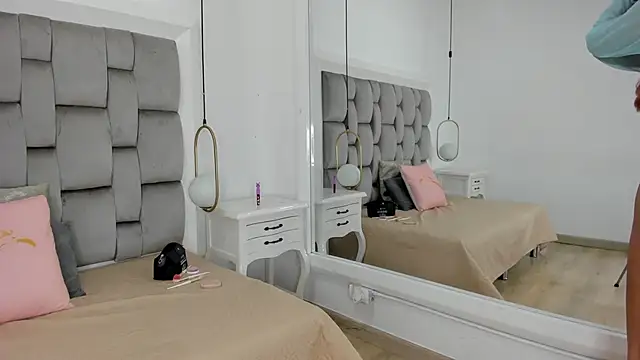 Snapshot of gaby_smit__ chatting on 15, 12, 2025 gaby smit online show from 15, 12, 2025