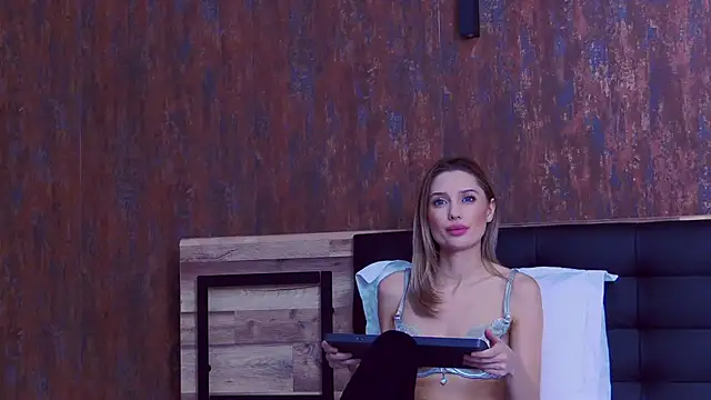 Snapshot of SilviaPastori chatting on 16, 12, 2025 SilviaPastori online show from 16, 12, 2025