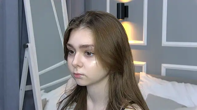 Snapshot of NatalieCroft chatting on 5, 12, 2025 NatalieCroft online show from 5, 12, 2025