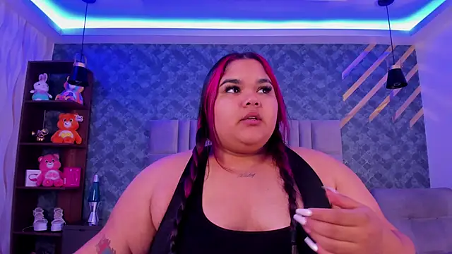 Snapshot of AlyzzandreRouge chatting on 2, 12, 2025 AlyzzandreRouge online show from 2, 12, 2025